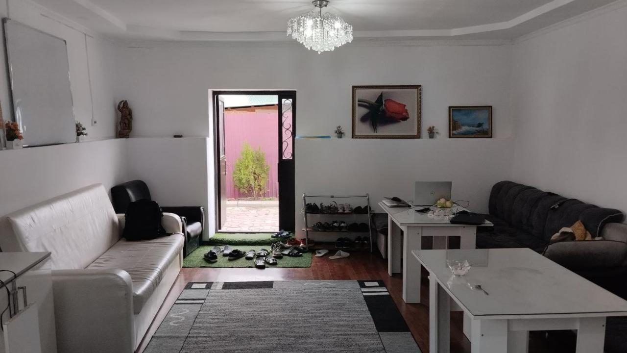 Nomadstan Capsule Hostel 카라콜 외부 사진